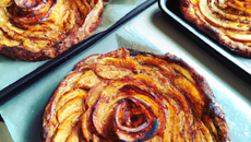 Croustillant aux pommes, rhum et spéculoos