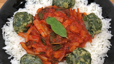 Boulettes de blettes et sauce tomate à la sauge