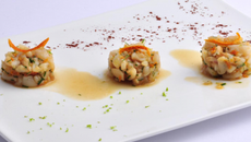 Coquilles saint-jacques crues cuites en tartare au confit d'orange
