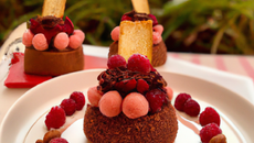 Nid croquant à la mousse chocolat et framboises