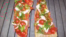 Tartines chorizo et chèvre