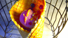 Cornet d'amour aux fruits de la passion et son amour en cage glacé