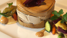 Mille feuilles de foie gras et mousseline de légumes