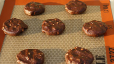 Cookies au cacao et aux pépites de chocolat blanc