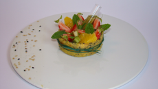 Gariguettes, orange, kiwi, menthe, et tuile au sésame noir, comme une salade, vinaigrette épicée colza sésame à la vanille