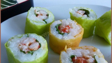 Sushi d'écrevisses et pousses d'épinards