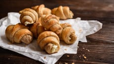 Petits croissants potimarron, noisettes et fourme d'Ambert