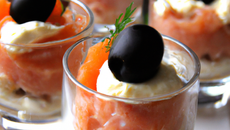 Verrines de saumon mousse ricotta et olives