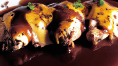 Suprêmes de chapon sauce chocolat