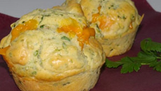 Minis muffins aux herbes et à la mimolette