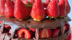 Gâteau au chocolat fraises