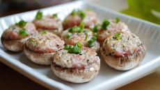Champignons de Paris farcis au fromage blanc et au jambon