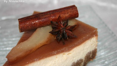 Cheese-cake à la poire au vin épicé, façon poires pochées