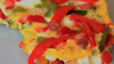 Omelette aux poivrons colorés