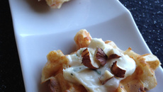 Mini gaufres aux deux jambon, noisettes et roquefort papillon