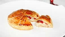 Pithiviers au boursin, oignons, poivron et noix