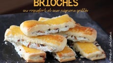 Brioches au roquefort et aux pignons grillés