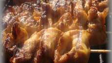 Brochettes de poulet au beurre de cacahuètes