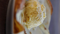 Crêpes aux pommes et glace à la vanille