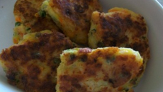 Palets de pommes de terre et ses petits légumes