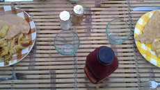 Bananes au sucre accompagnées de blanc de poulet