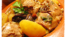 Lapin sauvage façon tajine aux pruneaux , citrons confits et aux baies roses