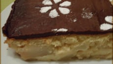 Gâteau moelleux de poires et ganache au chocolat noir