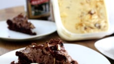 Crème glacée au sirop d'érable & aux noisettes caramélisées