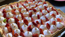 Tarte meringuée fraise-rhubarde