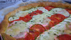 Tarte chorizo, courgettes, tomates et mozzarella