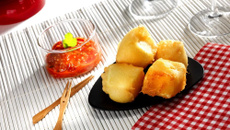Croquettes de Brie Le Rustique au chutney de tomates cerises