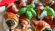 Pour l'apéro, c'est croissants au pesto rosso