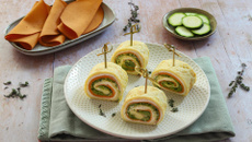 Omelette roulée aux tranches végé lentilles corail, chèvre frais et courgettes