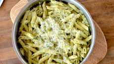 One Pan Pasta - Penne rigate aux oignons & brocoli