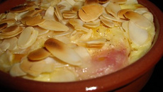 Pêches gratinées aux amandes