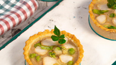 Tartelette de Saint-Jacques aux blancs de poireaux