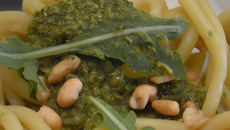 Pâtes au pesto de pistaches, roquette & poutargue