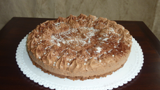 Mousse au chocolat au lait sur croustillant praliné