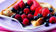 Tartines de pain perdu aux fruits rouges