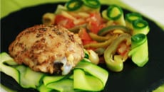 Poulet épicé et ses tagliatelles de courgettes sauce légumes