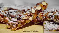 Panforte aux amandes, noisettes, raisins secs et agrumes confits