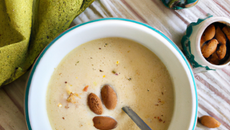 Soupe aux amandes