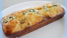 Cake au thon, tomates séchées et roquefort papillon