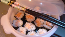 Makis-sushis filet de saumon chaud et huile d'olive citron