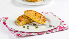 Tourtes croustillantes aux abricots au sirop et pistaches