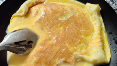 Omelette sucrée flambée au Calvados