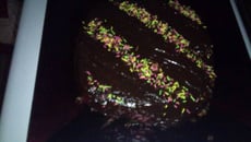 Gâteau au chocolat garni de crème au mascarpone