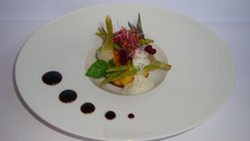 Sardine, Battu Picard, et petits légumes de saison, comme un pain perdu au basilic, chips et pousse de betteraves, émulsion d'une barigoule d'artichaud