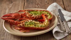 Homard au beurre persillé