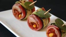 Mini-rôti d'agneau, chorizo et tomates séchées, courgettes grillées